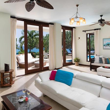 Hospitality Expert Little Waters Villa Негрил Екстериор снимка
