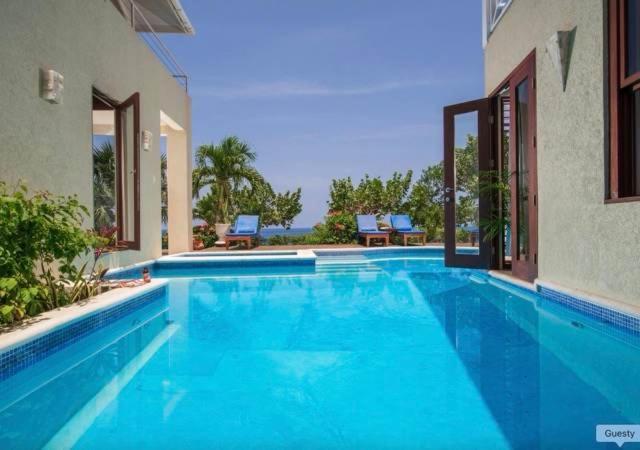 Hospitality Expert Little Waters Villa Негрил Екстериор снимка