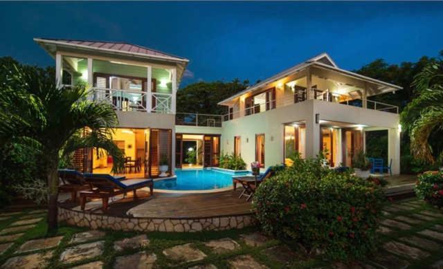 Hospitality Expert Little Waters Villa Негрил Екстериор снимка