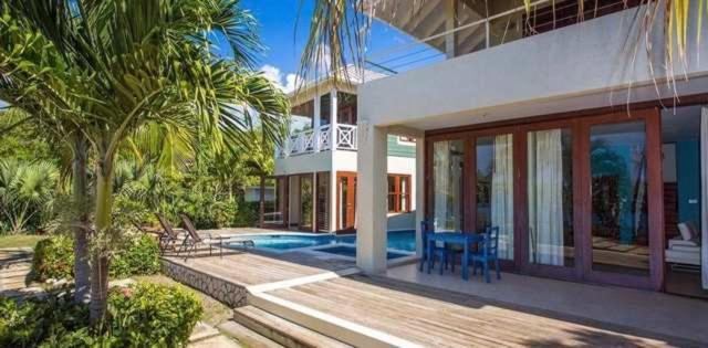 Hospitality Expert Little Waters Villa Негрил Екстериор снимка